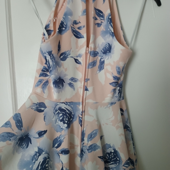 Dress - Picture 4 of 7